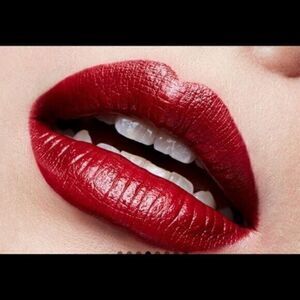 MAC Dubonnet AMPLIFIED LIPSTICK